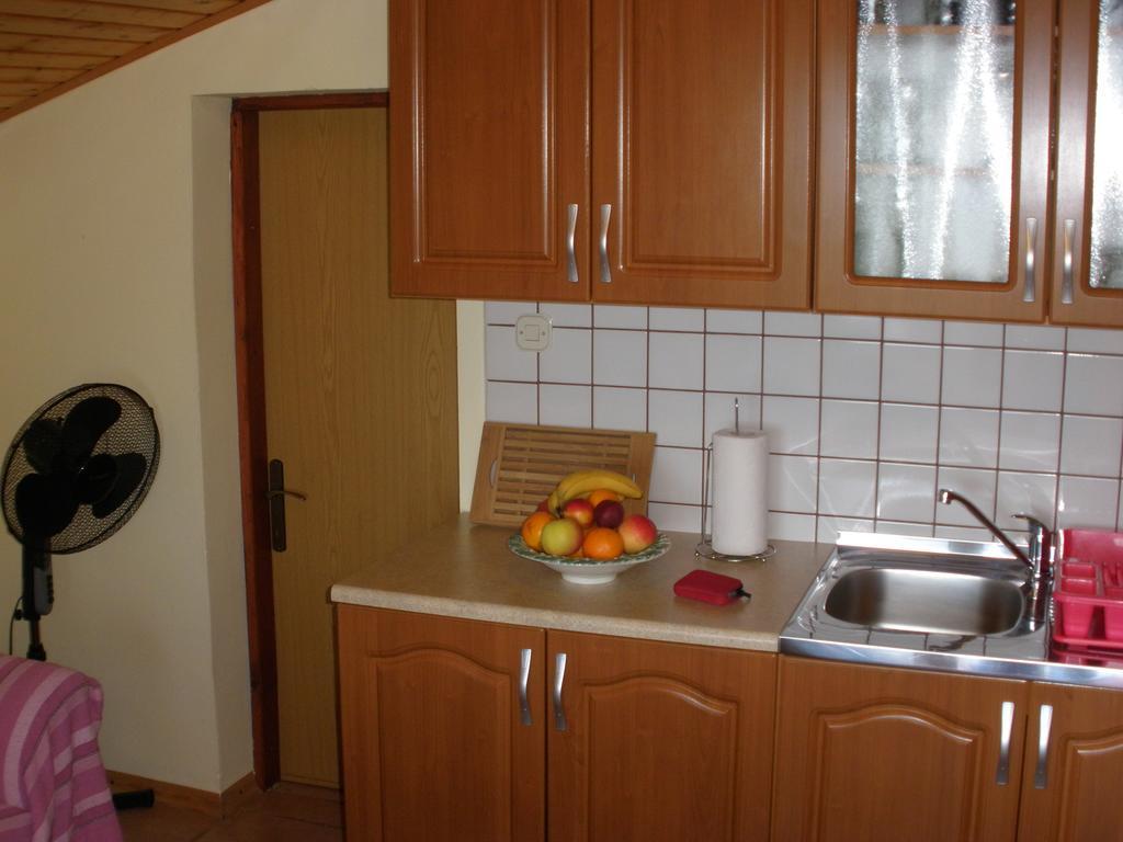 Corry 1 Apartman Ravni Szoba fotó